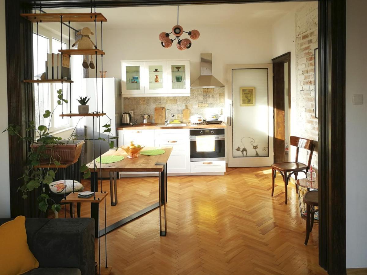 סופיה Sunny Downtown Apartment For 4 מראה חיצוני תמונה